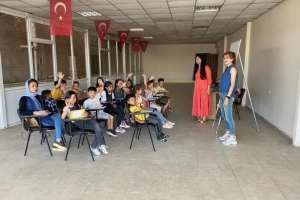 VİED, mülteci çocuklara türkçe okuma yazma kursları başlattı