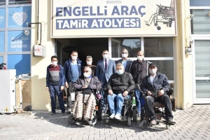 VAN\\\\\\\'IN EDREMİT İLÇESİNDE YAŞAYAN SENAR GÜL, ENGELLİ BİREYLERİN AKÜLÜ ARAÇLARINI ÜCRETSİZ TAMEngelli Bireylerin Akülü Araçlarını Ücretsiz Tamir Ediyor.